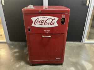 1930 Coca Cola Vending machine VK8902